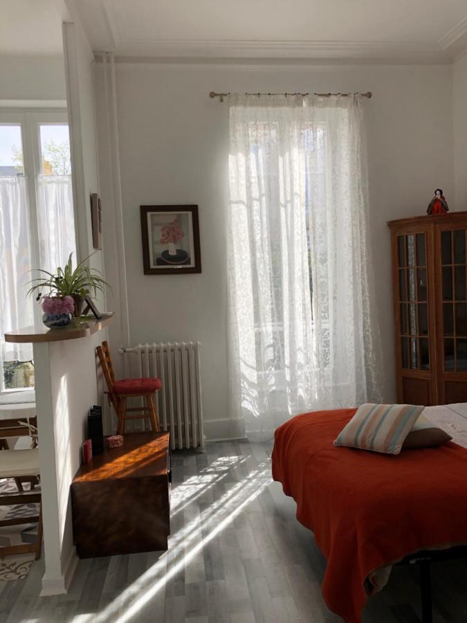Villa Camelia Studio De Charme A Cote Des Thermes 维琪 外观 照片